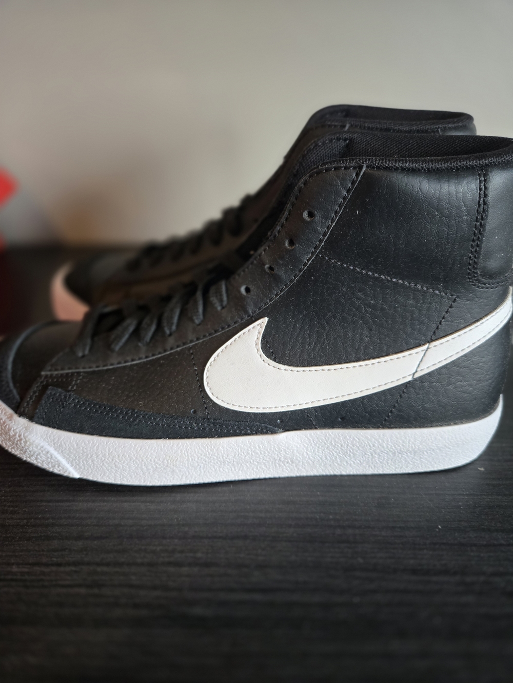 Nike Blazer Mid 77 GS White Team Orange Size 6.5Y Womens 8 NEW